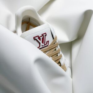 Lv Trainer pure white embossing